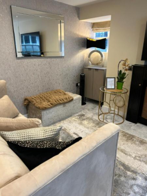 Oasis Boutique New Luxury Apartment ,Central Location